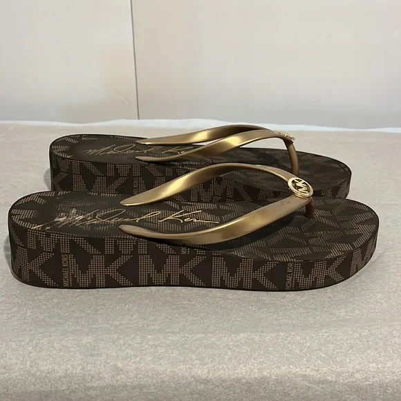 Michael Kors flip flops size 10 in excellent condition - Picture 3 of 10